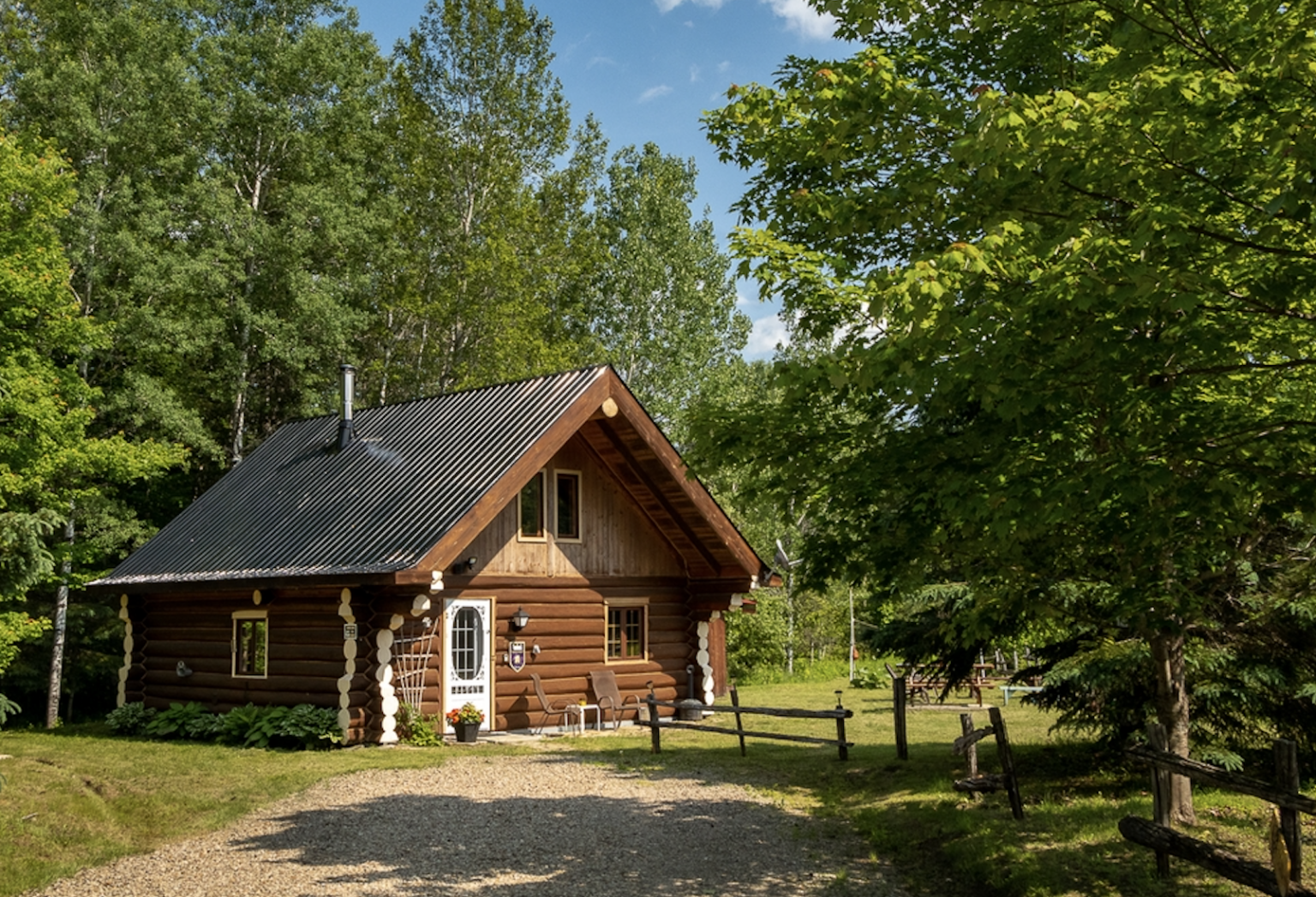 Chalets de lOurs Noir ou dormir Mandeville Destination Lanaudiere11 1536x1047