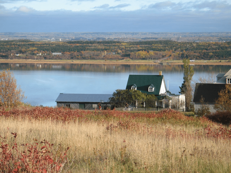 Maison Le Bateau Phare LIle Verte Destination Bas Saint Laurent 768x576