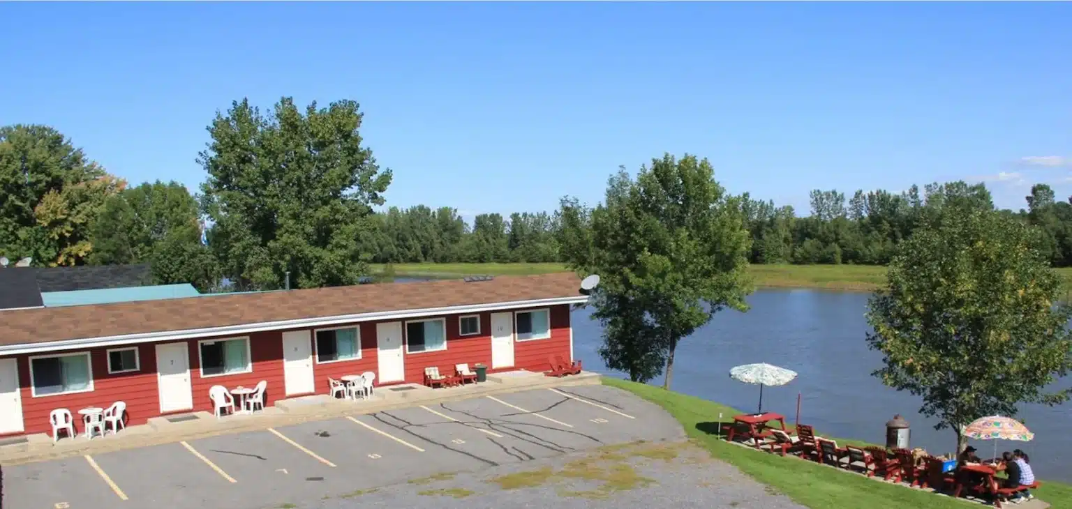 Motel B.R. Sainte Genevieve de Berthier ou dormir Lanaudiere jpg 1536x730