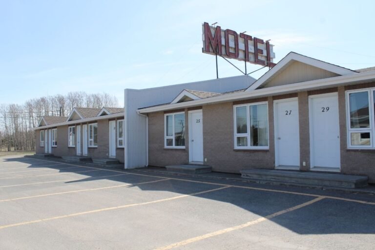 Motel Le Rond Point Metabetchouan Tourisme Lac Saint Jean 2 768x512