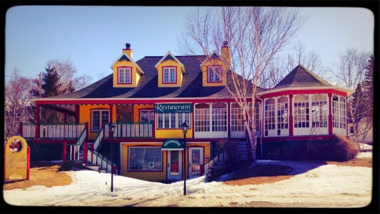 Restaurant A LEmportee Tadoussac Ou manger Cote Nord Manicouagan2 768x432