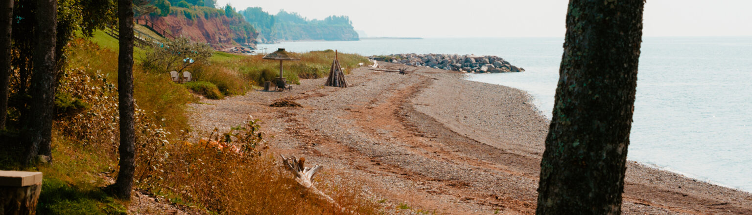 Au bord de leau Caplan Gaspesie 1536x440