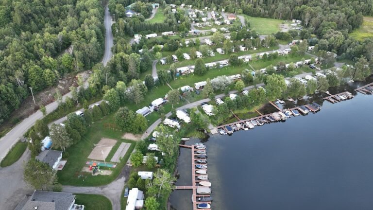 Camping À La Clairière - Mont-Laurier - Laurentides