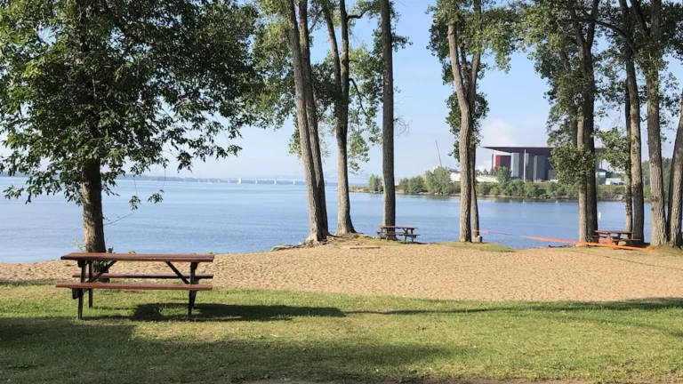 Camping De L'île Saint-Quentin - Trois-Rivieres- Mauricie