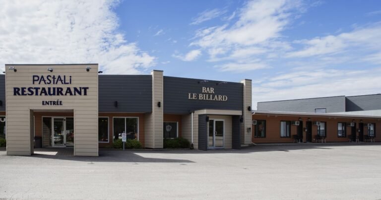 Hôtel Interprovincial - Pointe-à-la-Croix - Gaspésie