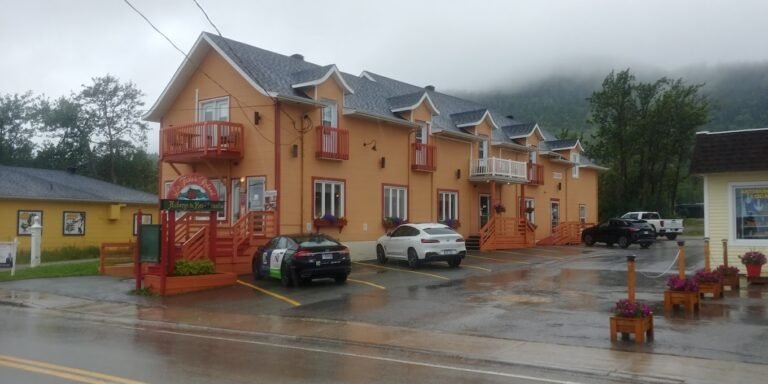 Auberge Restaurant la Table à Roland - Percé - Gaspésie