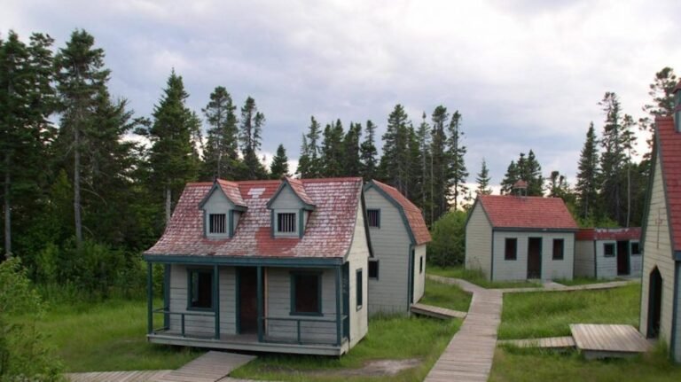 Parc Aylmer Whittom (Parc des Écureuils)-Sept-Iles-Cote-Nord