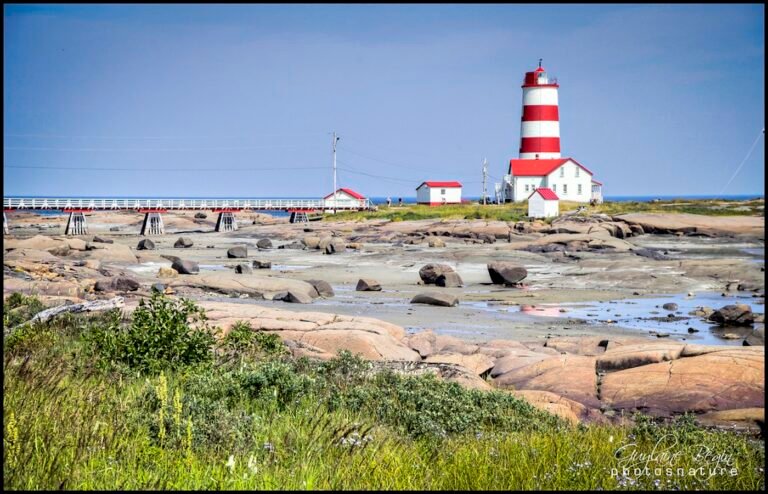 Phare pointe des Monts - Baie-trinité - Cote-Nord Phare pointe des Monts - Baie-trinité - Cote-Nord