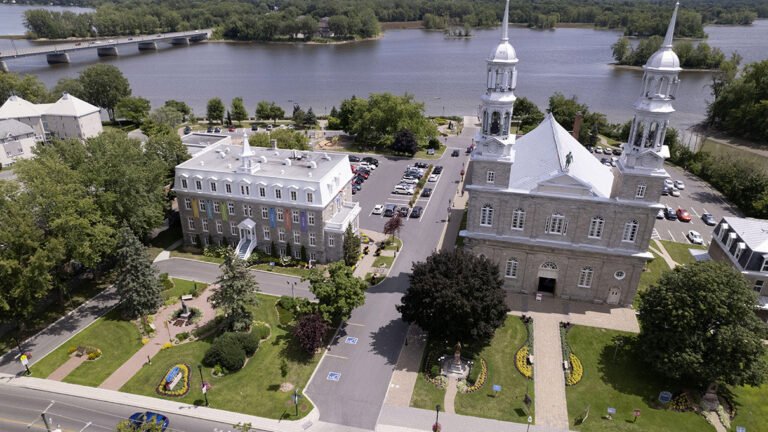 Ville de Saint-Eustache-Destination Laurentides