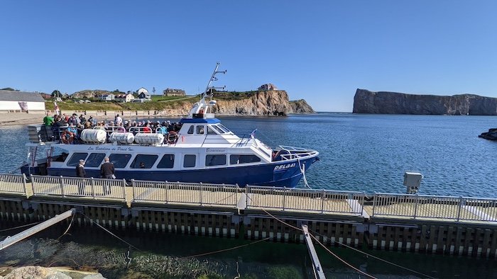 Le quai de Percé -Destination Gaspésie Le quai de Percé -Destination Gaspésie