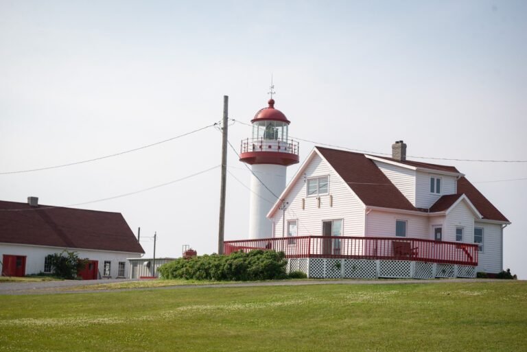 Phare Cap-de-la-Madeleine-Destination Gaspésie