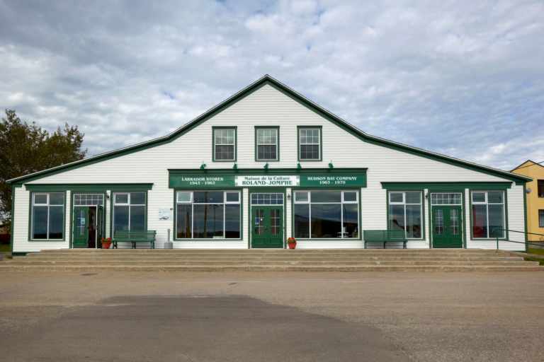 Centre Culturel et dinterpretation Havre Saint Pierre Tourisme Cote Nord Dupless1 copie 768x512