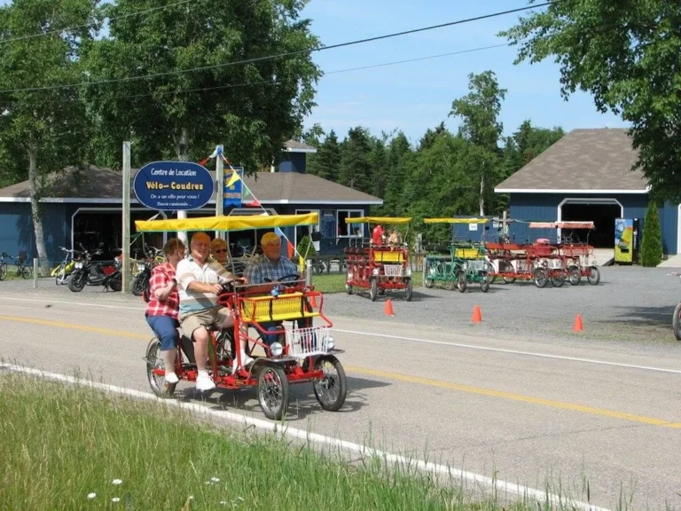 Centre Velo Coudres LIsle aux Coudres Charlevoix2 jpg 768x576