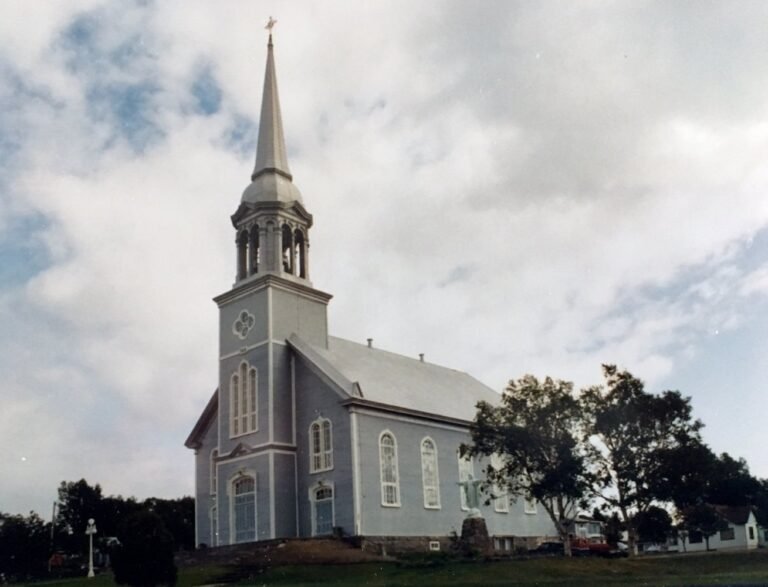 Eglise Notre Dame de Bon Desir Les Bergeronnes Cote Nord Manicouagan1 768x587