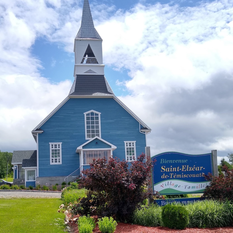 Église Saint-Elzéar-de-Témiscouata - Photo 1