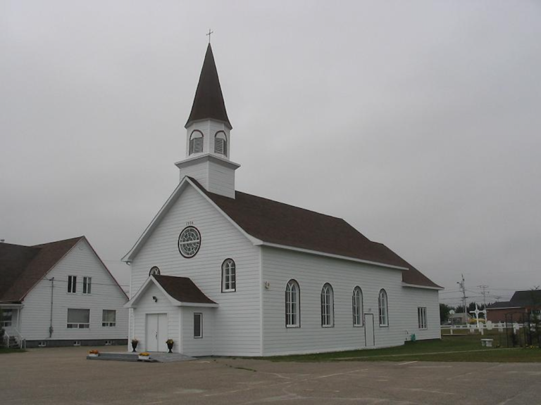 Eglise Saint Francois DAssise Longue Pointe de Mingan Route des eglises Cote Nord Duplessis2 768x576