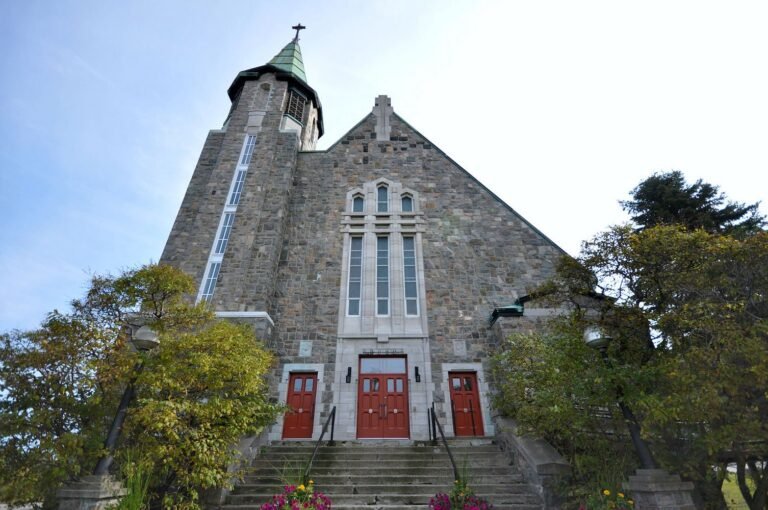 Eglise Sainte Amelie Baie Comeau route eglise Cote Nord Manicouagan2 768x510