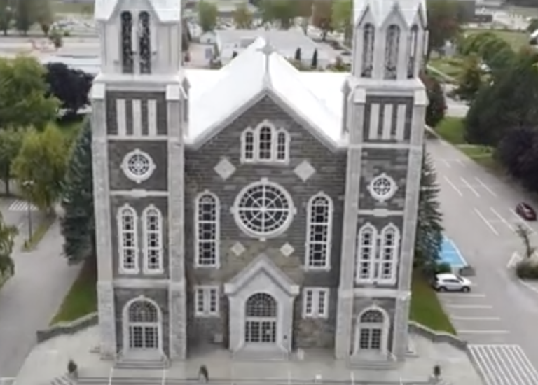 Église Saint-Paul de Baie-Saint-Paul - Photo 1