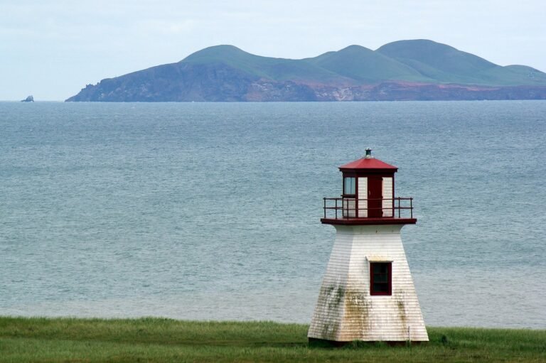 Phare du Cap Alright iles de la madeleine 768x511