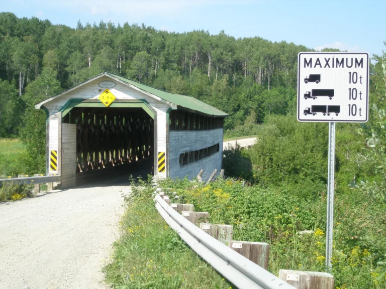 Pont couvert dénommé - Photo 1
