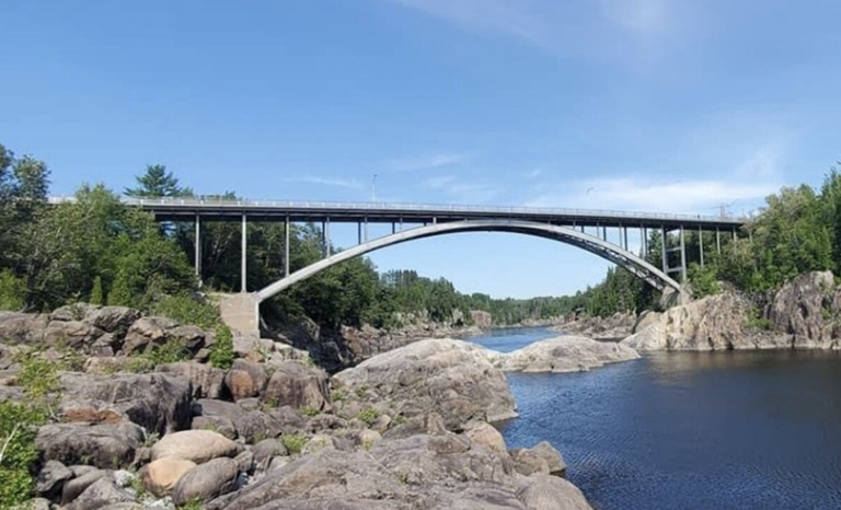 Pont daluminium Arvida Destination Saguenay 768x466