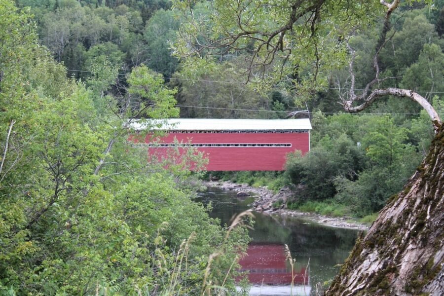 Vieux pont sur la rivière Sainte-Marguerite