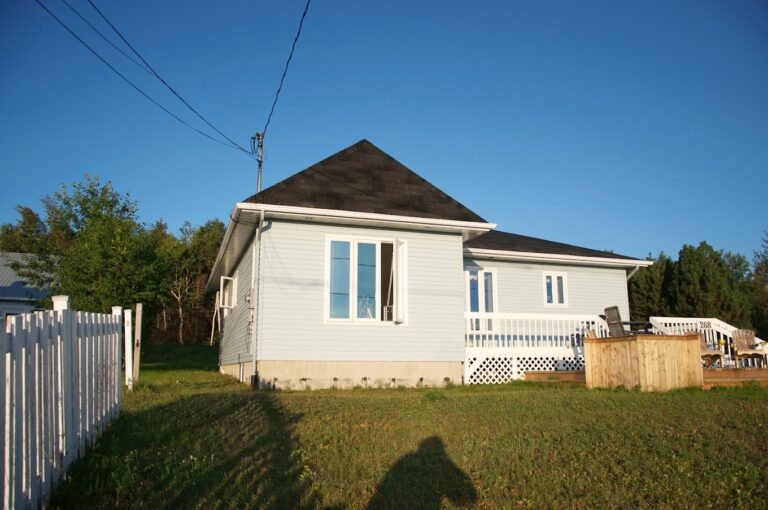 MAISON AU COIN SAGUENAY ET ST LAURENT 768x510