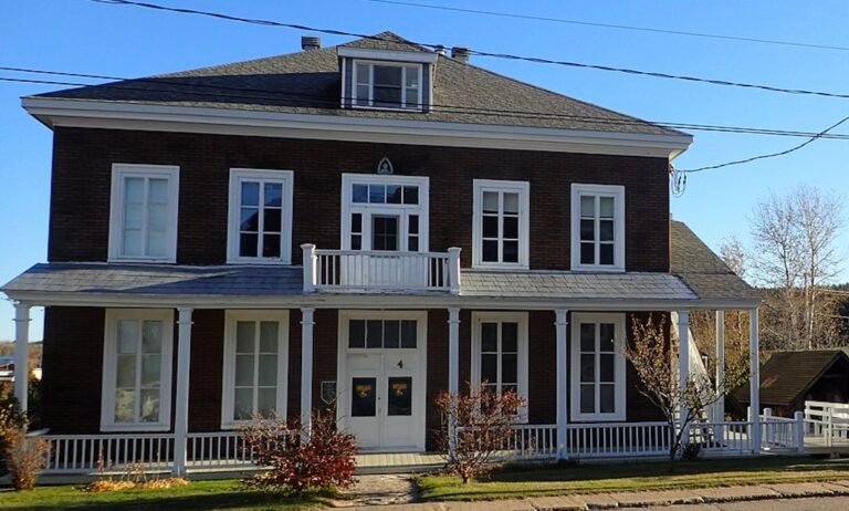 Le Presbytère du Bootlegger - Destination Charlevoix Le Presbytère du Bootlegger - Destination Charlevoix