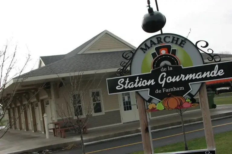 Marché public de Farnham - Photo 1