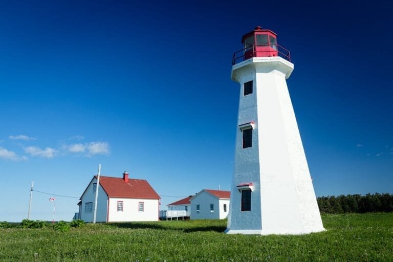 Phare de la Petite-Île-au-Marteau - Destination Cote-Nord