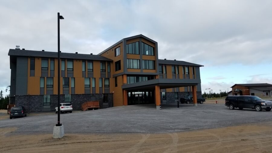 Auberge Waastooskuun Inn