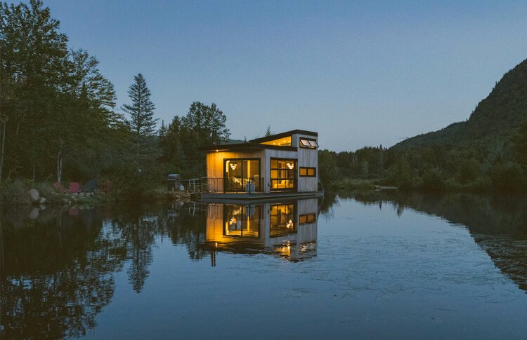 © Bora Boréal - Chalet flottant sur l'eau hébergement insolite au québec