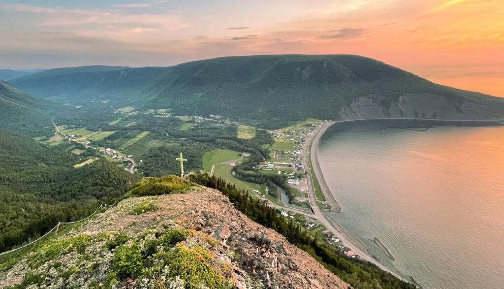 Mont-Saint-Pierre comme destinations Québec été 2025