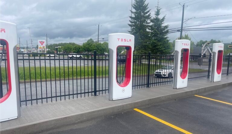Borne Tesla’IGA des Sources Sainte-Marie