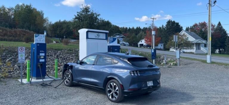 Borne de recharge a la patrie