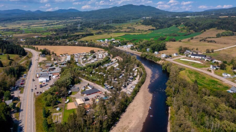 Camping au bord de la Rivière