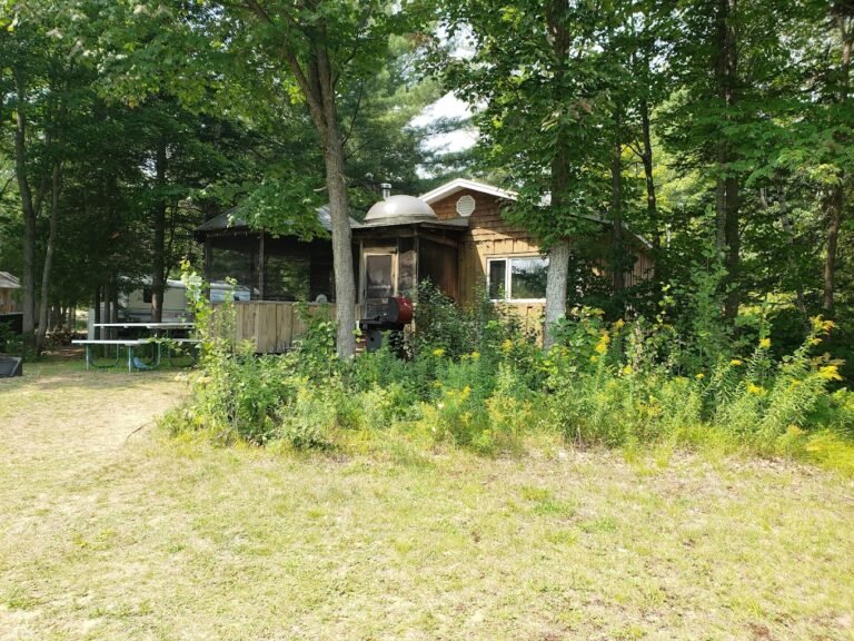 Domaine Lac Lacombe - Photo 1