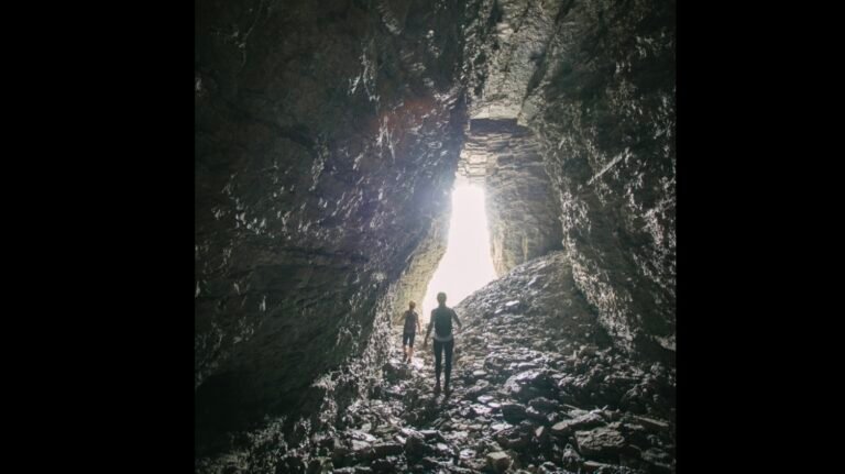 Grotte a la Patate Ile Anticostie Cote Nord 768x431