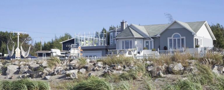 Gîte chez Irène-Bas-St-Laurent-Ste-Luce Gîte chez Irène-Bas-St-Laurent-Ste-Luce