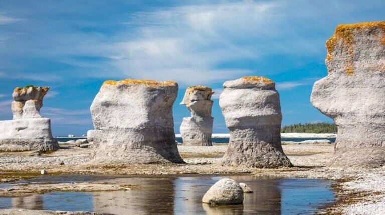 Les monolithes Cote Nord Mingan 1 768x430