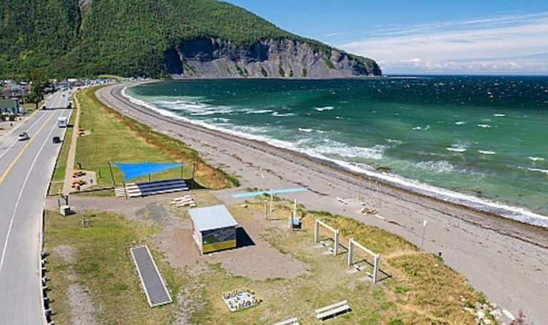 Plage Mont St-Pierre-Gaspésie