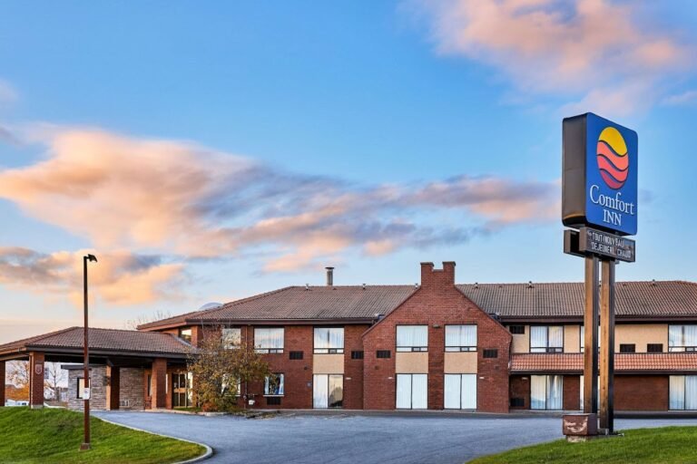 Comfort Inn Rouyn Noranda - Photo 1