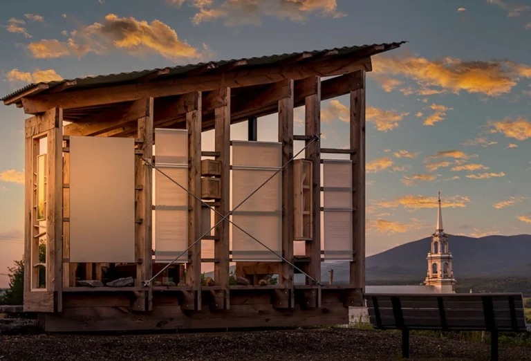 Halte Éva Senécal, Cantons-de-l'Est / Estrie, La Patrie