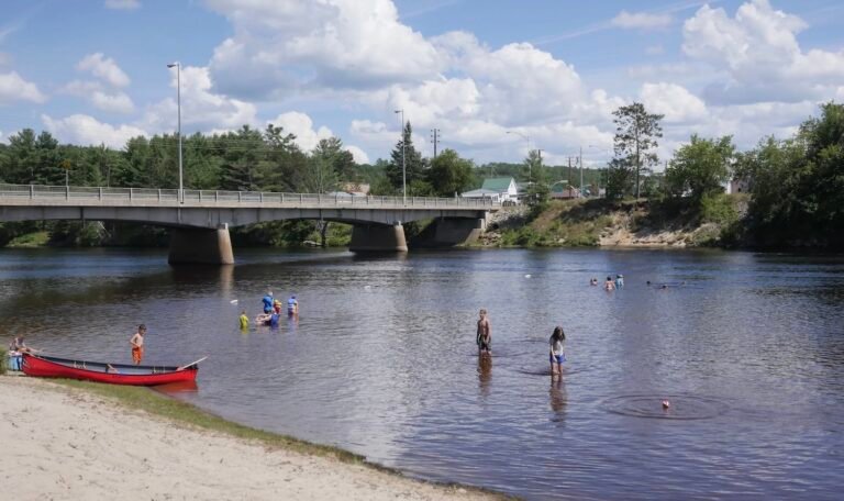 Plage du Pont Blanc Camping, Mansfield-et-Pontefract, Outaouais