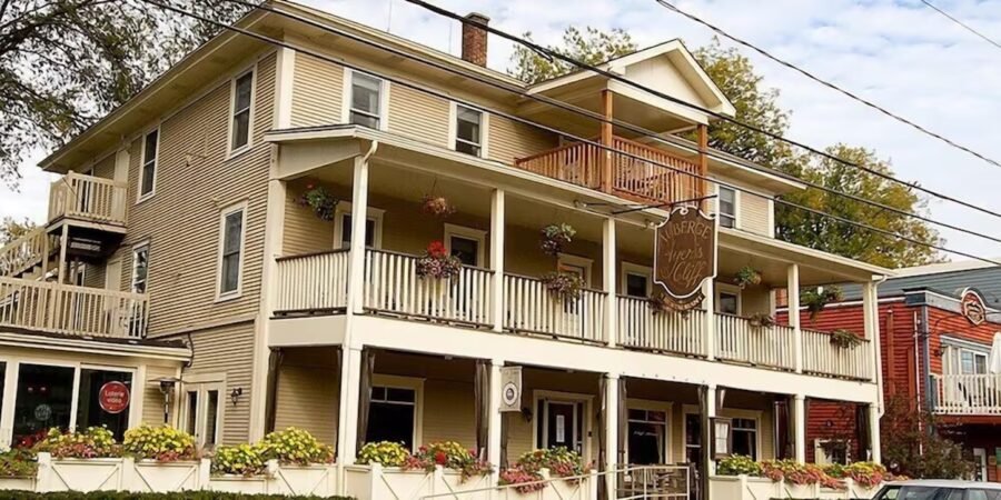 Auberge Ayer's Cliff