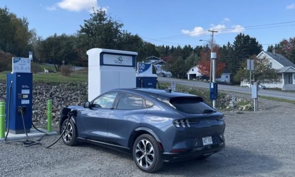 Borne de recharge a la patrie