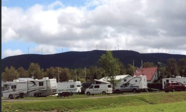 Camping Mont Notre-Dame, Saint-Cléophas, Gaspésie: Tranquillité et Vue Imprenable