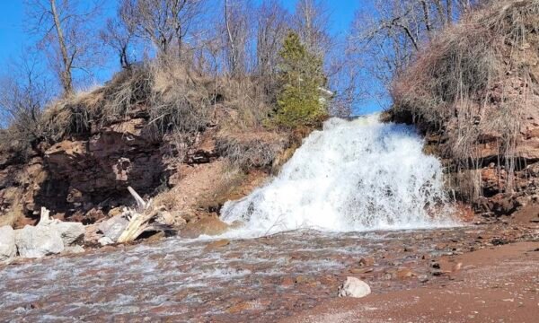 Chute de la plage de la Rivière, Gaspésie, Caplan