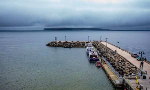 Le quai de Percé -Destination Gaspésie