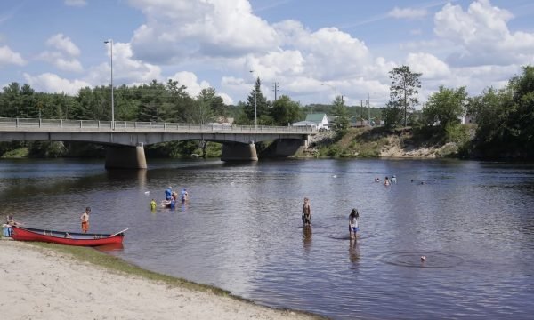 Plage du Pont Blanc Camping, Mansfield-et-Pontefract, Outaouais